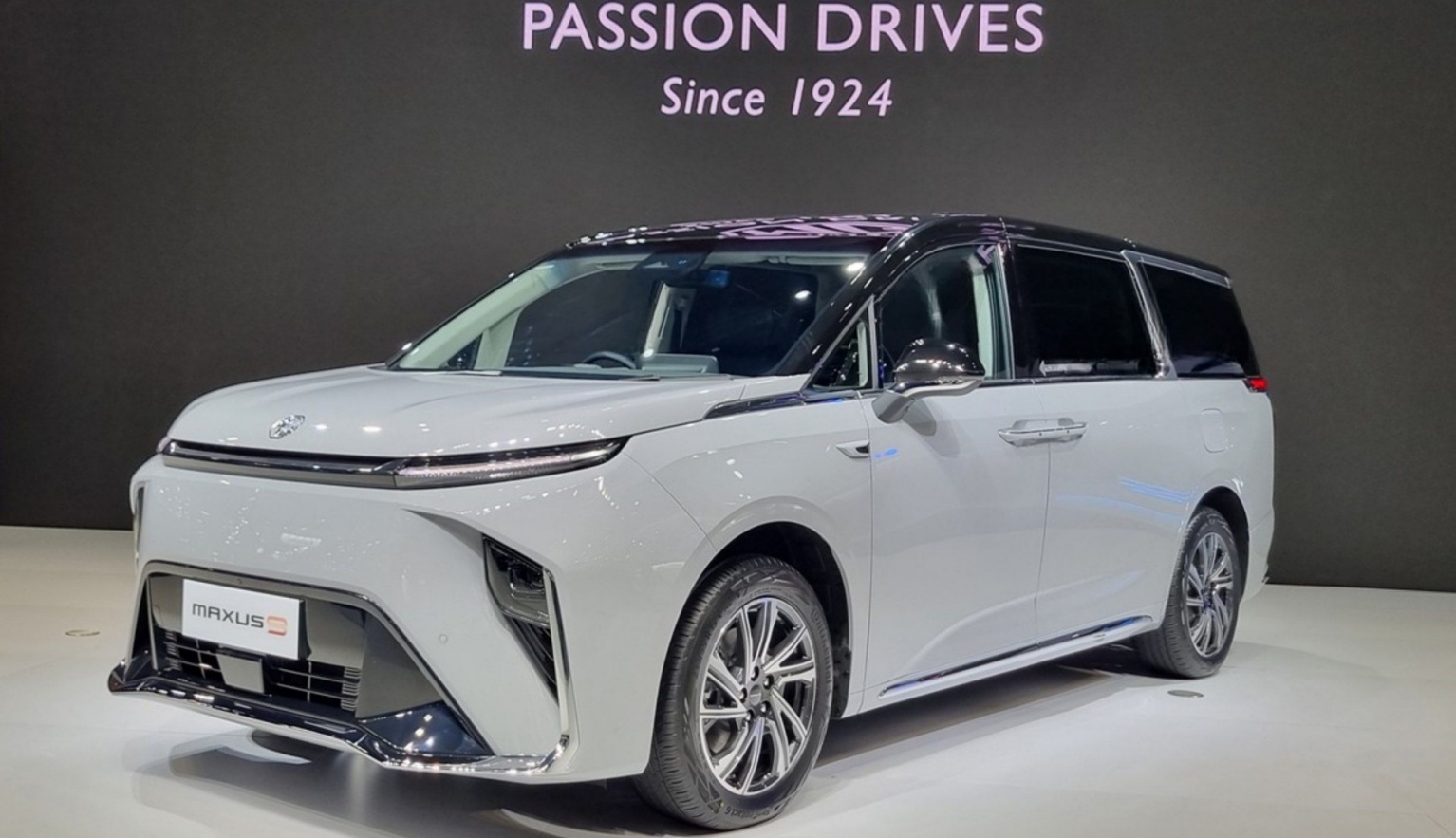 MG บิ๊กเซอร์ไพรส์ เปิดตัว NEW MAXUS 9 ลักชัวรี่ MPV ไฟฟ้า 100% 7 ที่ ...