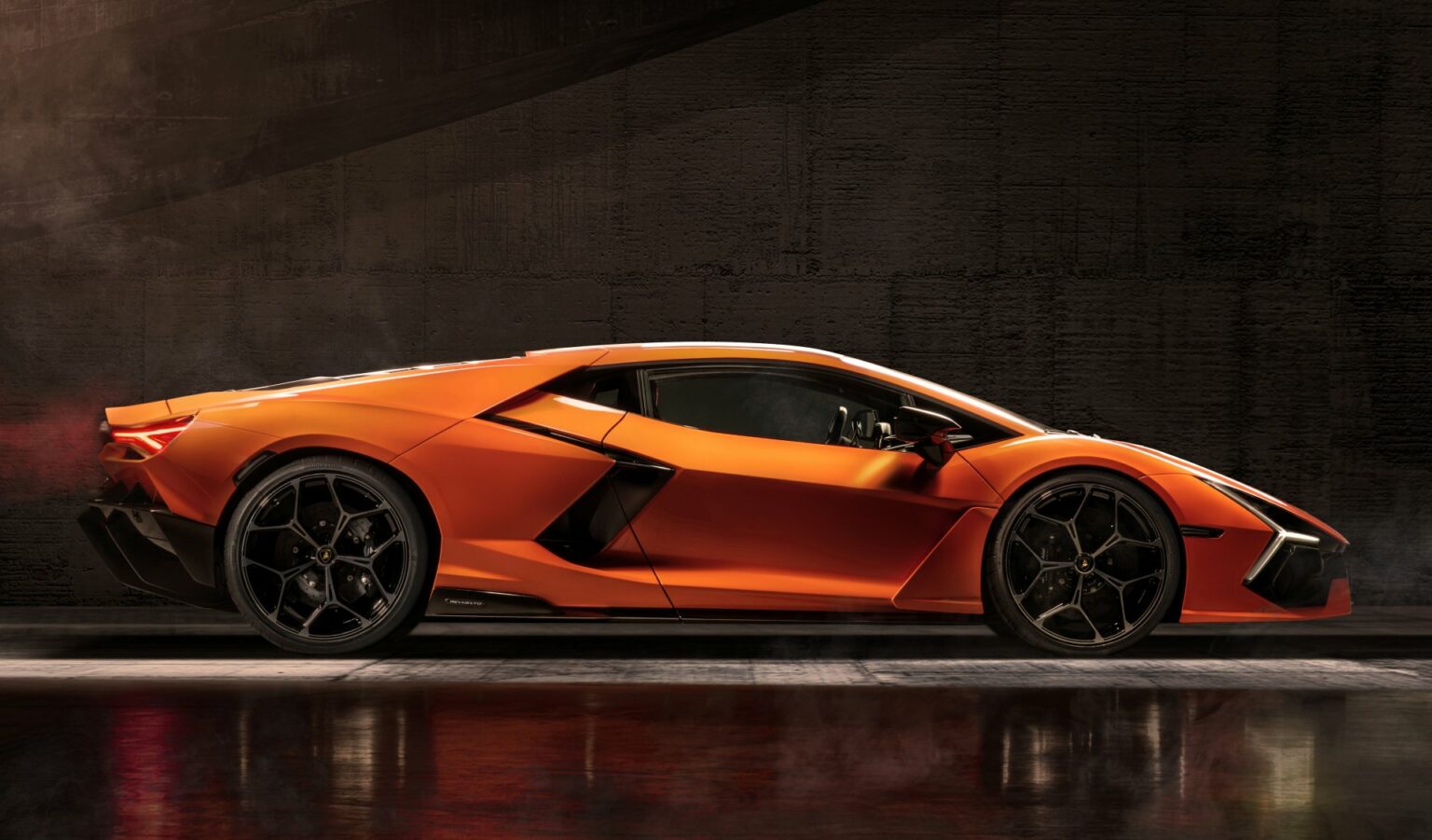 https://www.carwizard.co.th/wp-content/uploads/2023/04/1100-Lamborghini-Revuelto-0024-1536x901.jpg