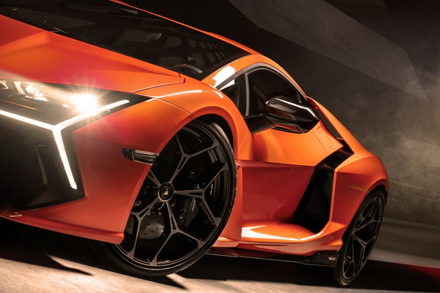 https://www.carwizard.co.th/wp-content/uploads/2023/04/1100-Lamborghini-Revuelto-0031-1-1536x1024.jpg